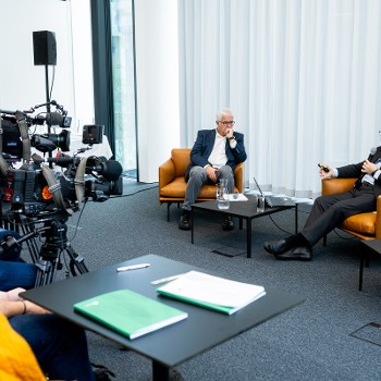 Mehr Informationen zum Thema: 'IHS-Studie zeigt: Kassen-VertragsärztInnen verzeichneten 2022 hohe Medianeinkünfte'