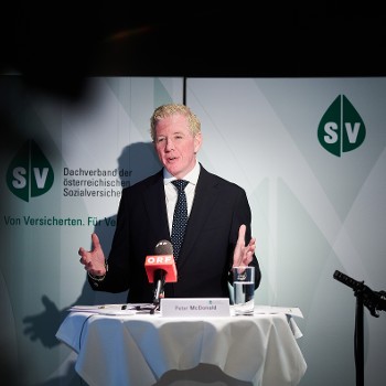 Informationen weiterlesen zum Thema: DVSV: Wartezeiten bei MRT kürzer geworden – Versorgungssituation deutlich verbessert