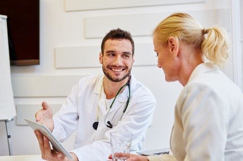Doctor and patient © Robert Kneschke