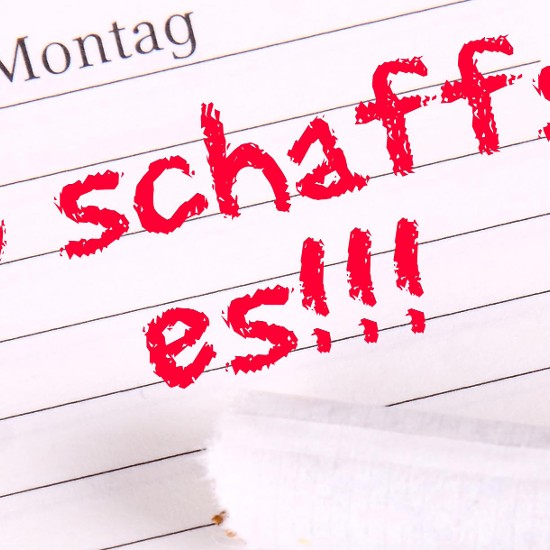 Kalender mit zerbrochener Zigarette und dem Eintrag "Du schaffst es!"; Foto: Kathrin39/Shutterstock.com